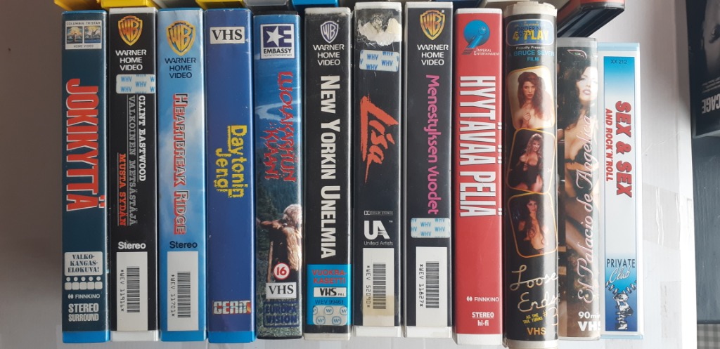 VHS videokasetteja 35 kpl
