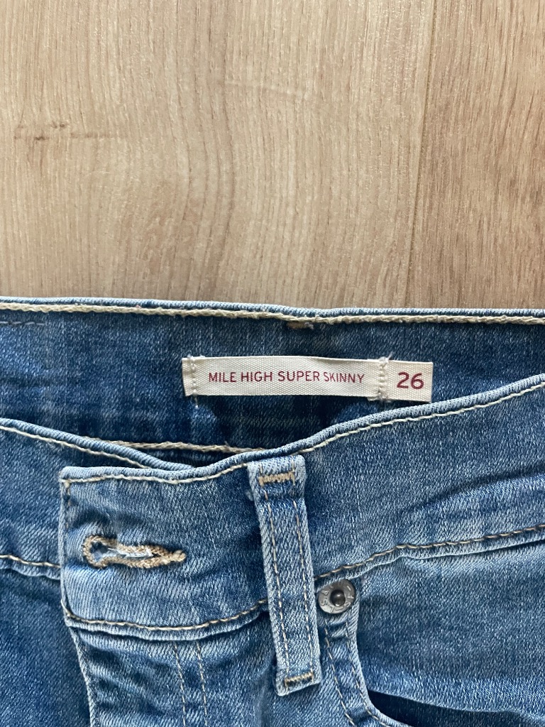 Vaaleansiniset Levi's farkut, koko 26