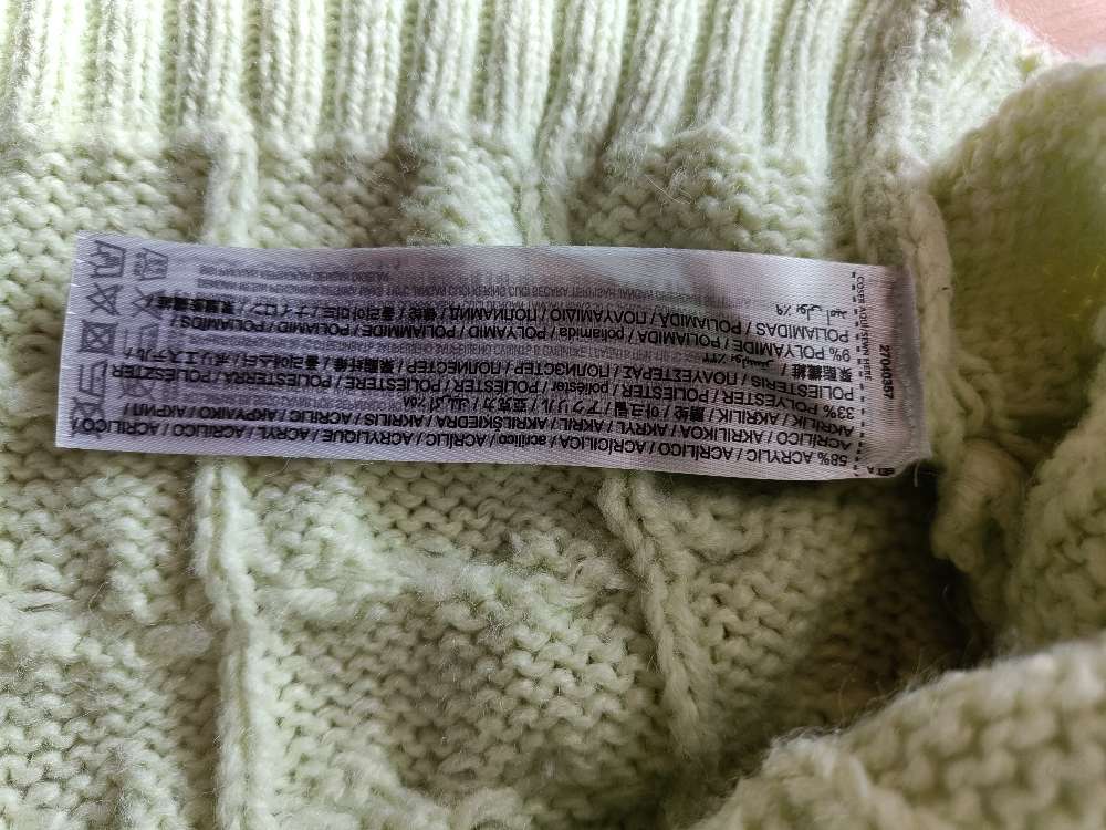 Pastellinvihreä neule, S