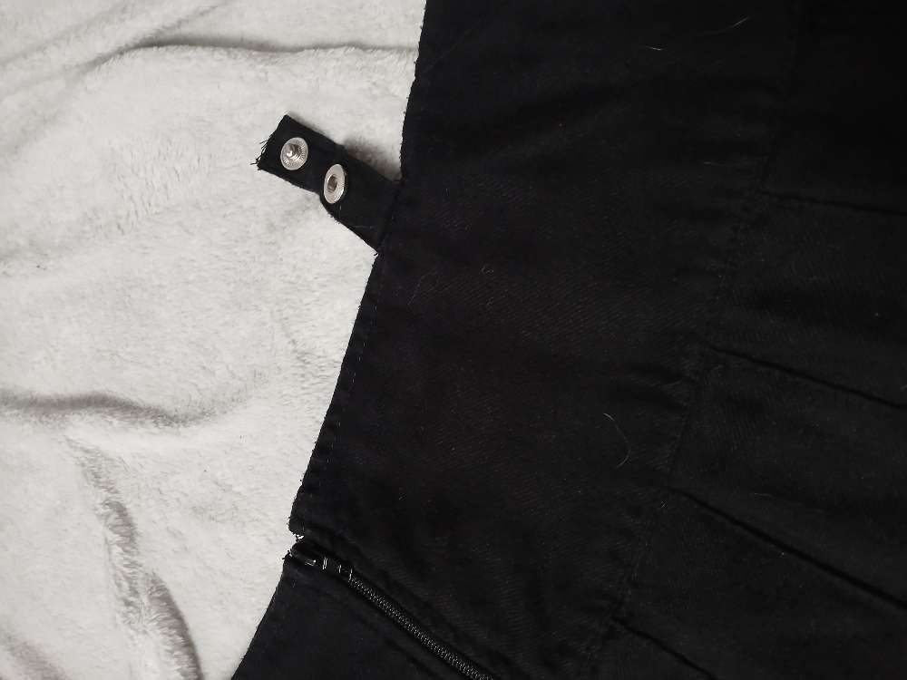 Musta lyhyt vekkihame. Heartles. M/L