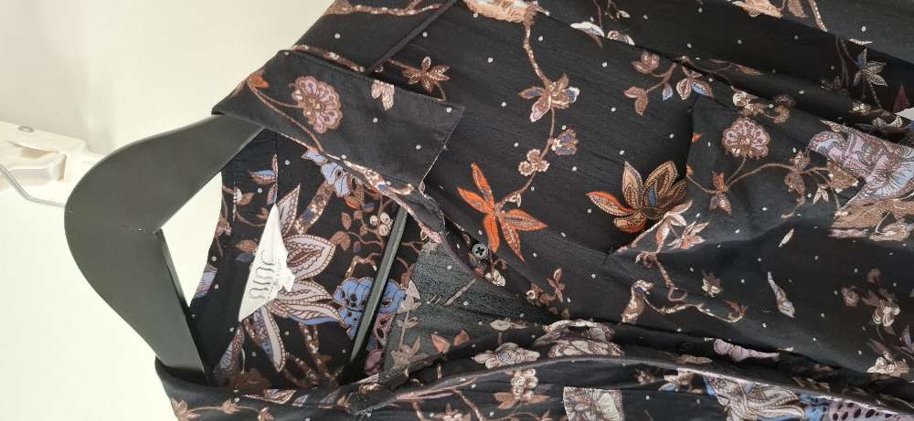 St. 12 skyrta Nine svört blóm