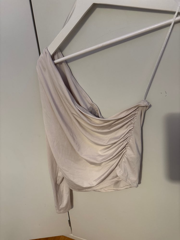 Off-white offshoulder L-koko