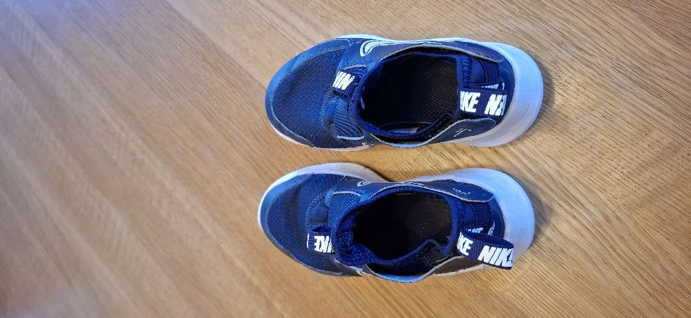 Nike nr. 29.5 strigaskór