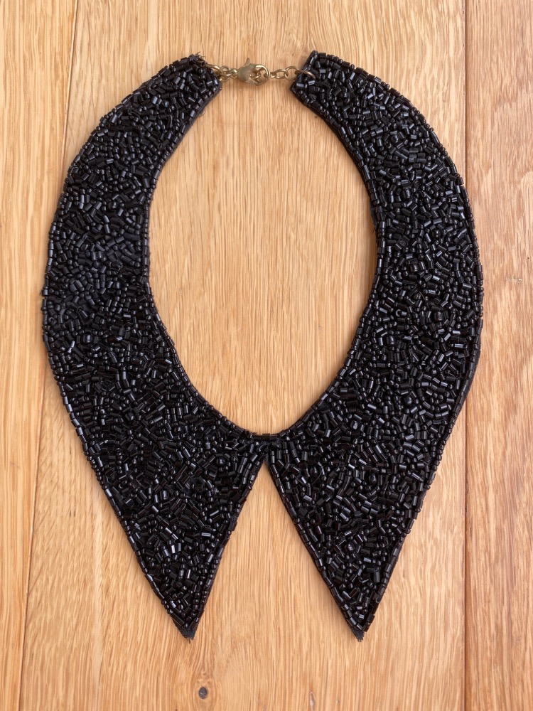 Sort krave halskæde m. sorte perler