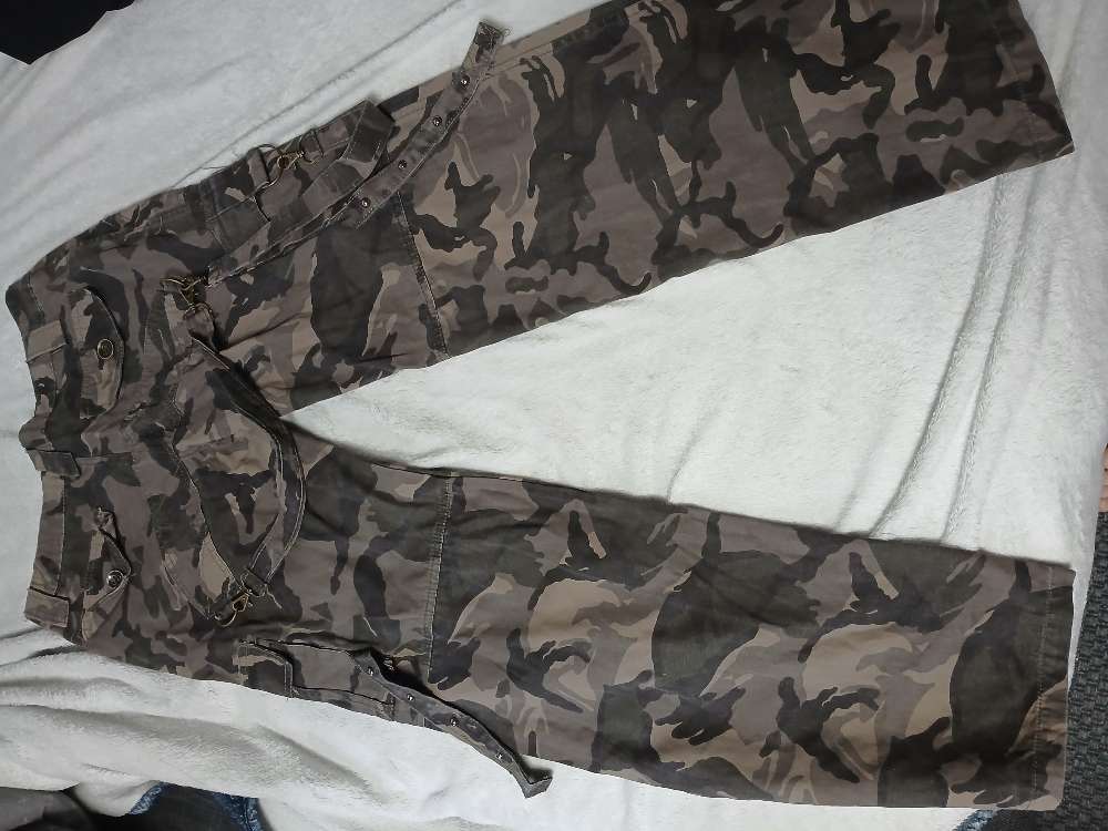 Camo housut.  Vihreät. L