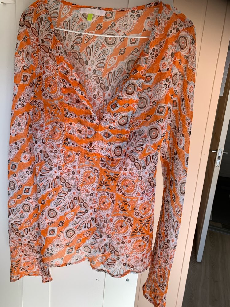 Orange mønstret bluse