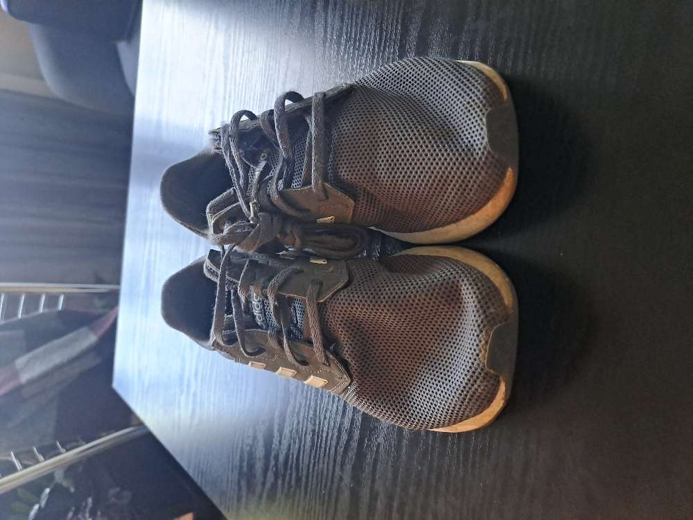 Gráar Adidas skór, 40 1/2