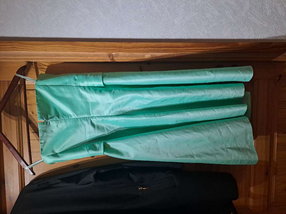 Juhlamekko, Chic koko 40