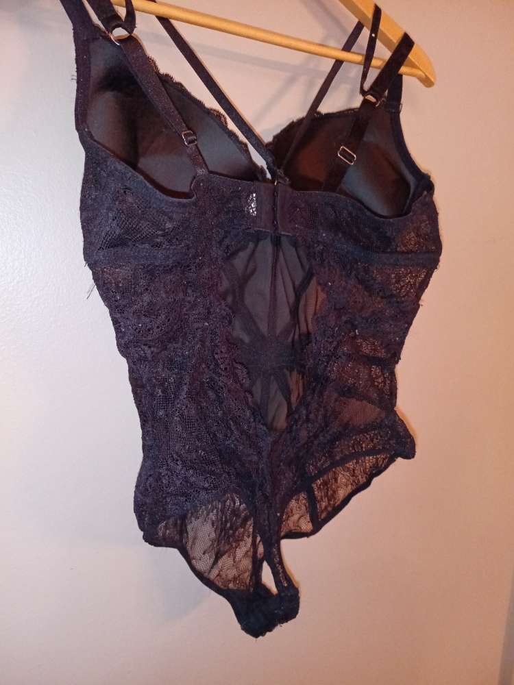 Samfella m/push up. 85D.