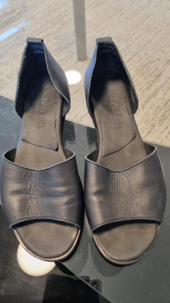 Leader shoes size 39 , Sapain