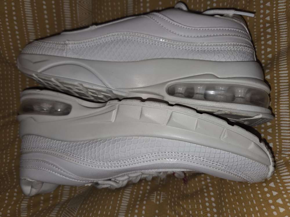 Fashion Nove hvítir st.39