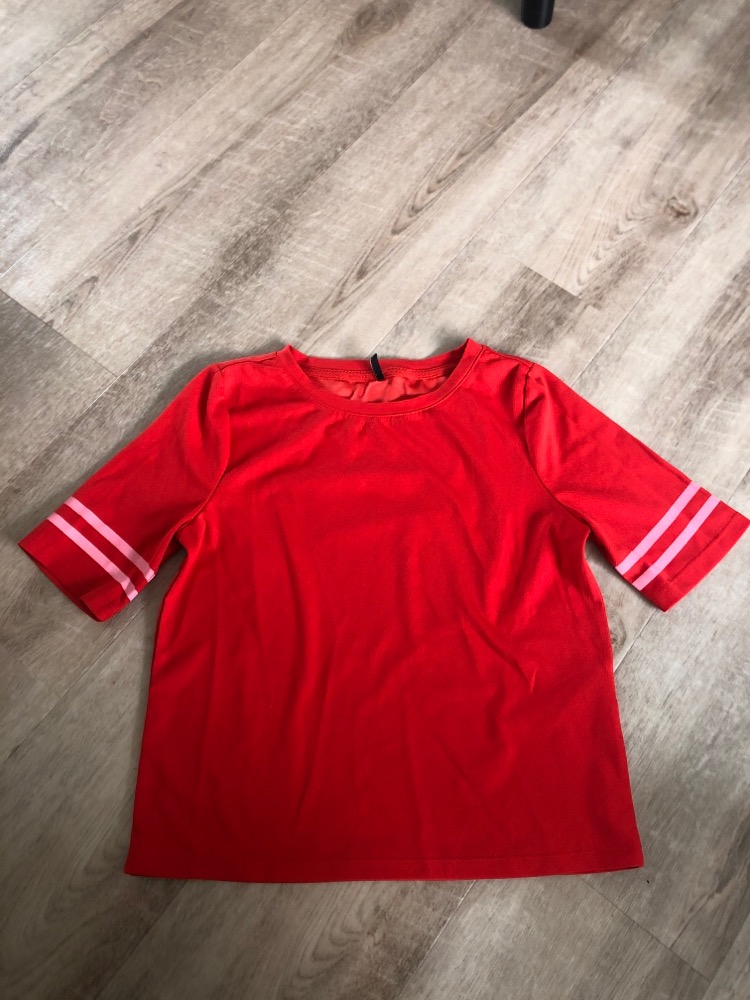 Rød t-shirt