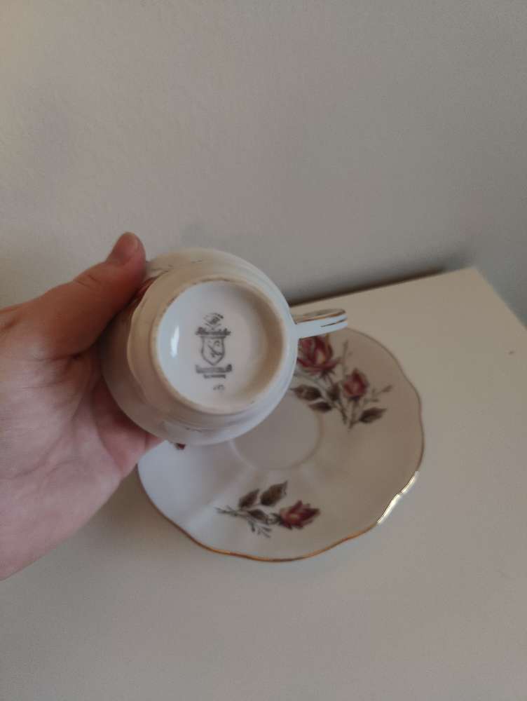 Geometrinen ruusu kuppi+tassi