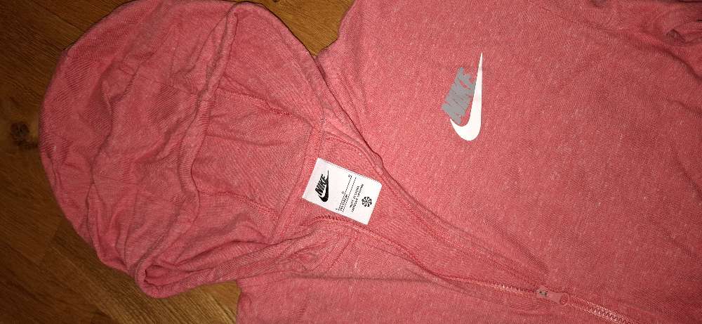 St. 146-156 Nike hettupeysa bleik