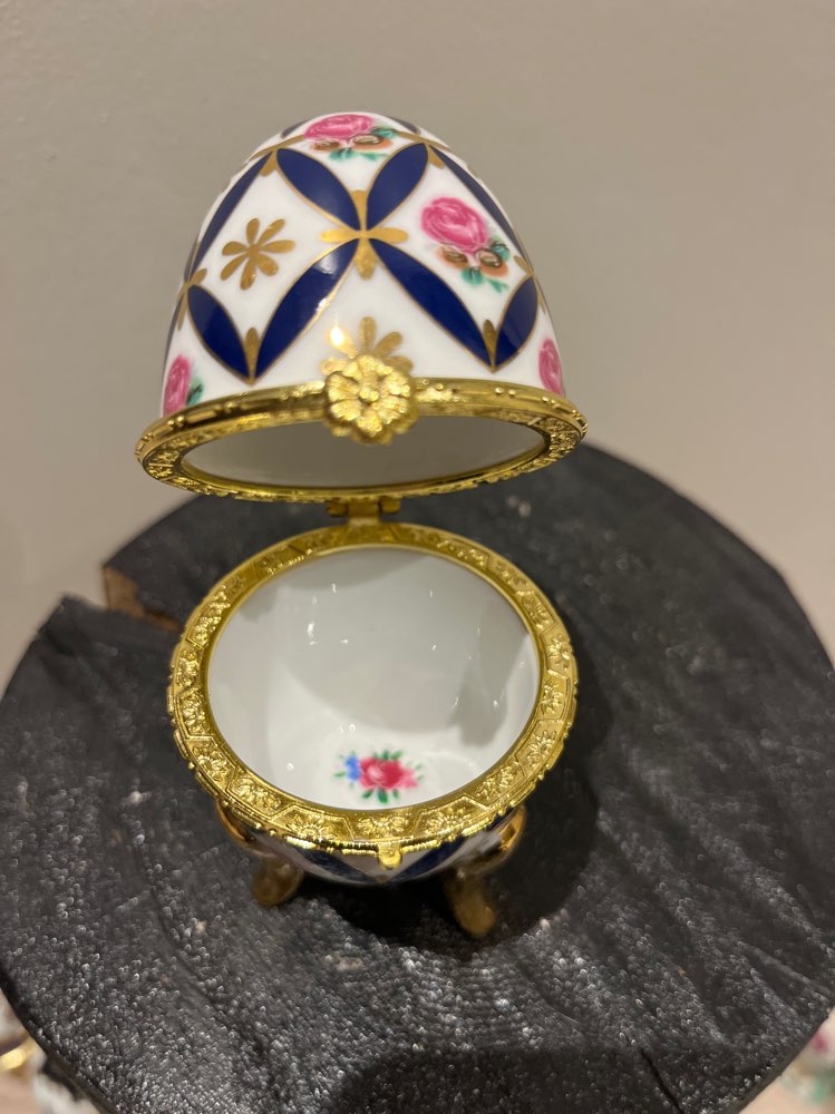 Posliinimuna korurasia