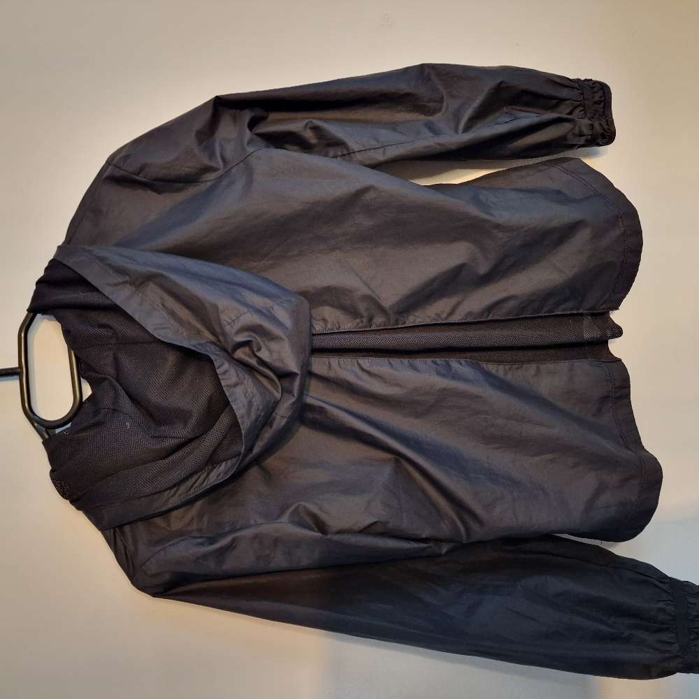 Nike jakki stærð M 137-146
