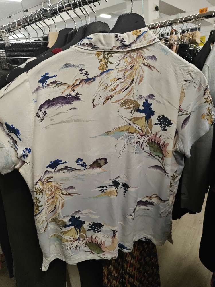 Lindex kukkainen kauluspa. (unipaita), M