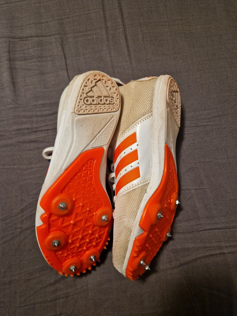 Yleispiikkarit Adidas koko 33