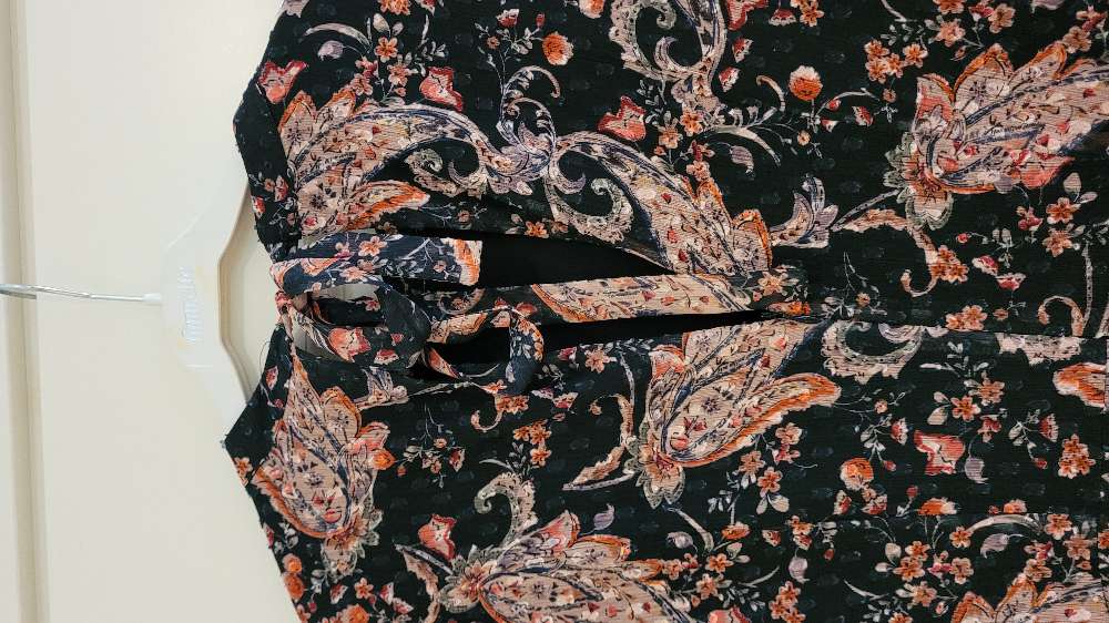 RESERVED, juhlamekko mustakirjava. 38