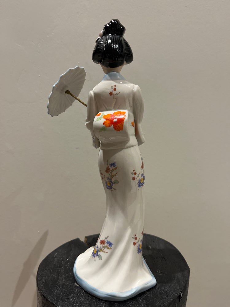 Posliinifiguuri geisha