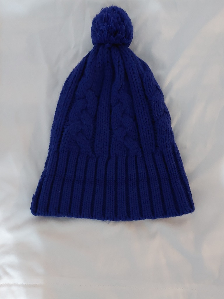 Iso sininen pipo tupsulla