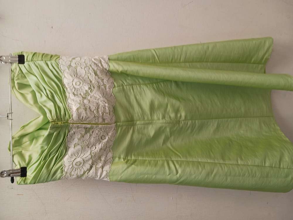 Vihreä olkaimeton mekko koko 6