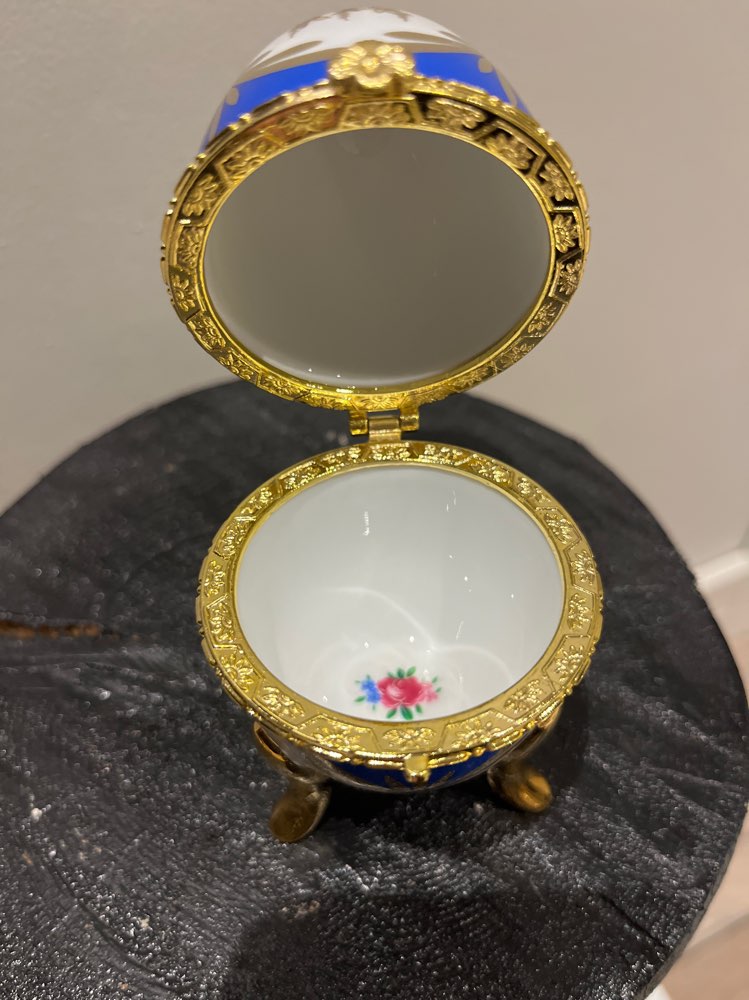 Posliinimuna korurasia