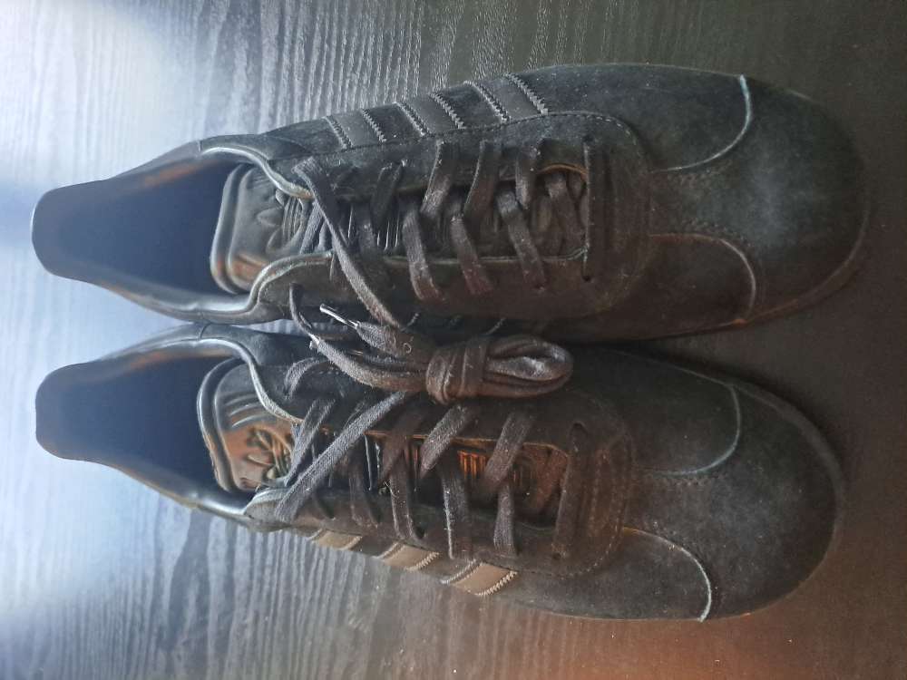 Svartir Adidas skór  42 1/2