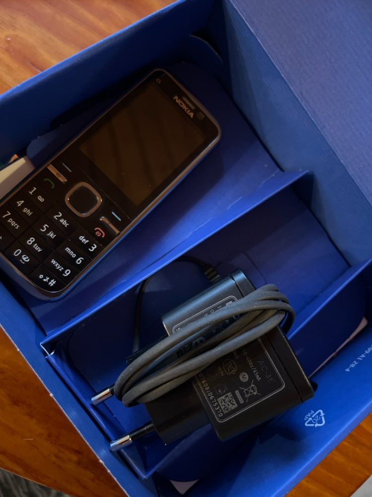 NOKIA C5,toimii,laturi, pakkaus