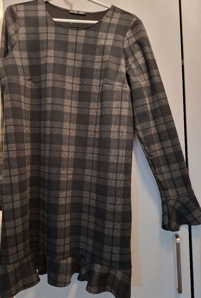 Musta-harm ruudull Zara-mekko M frillat