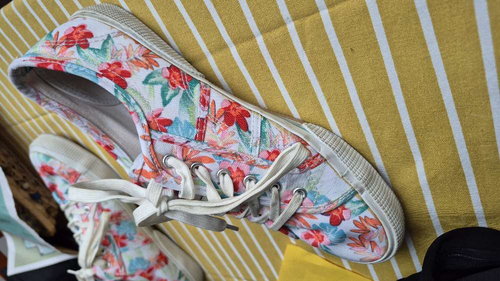 Pearlz tennarit koko 41