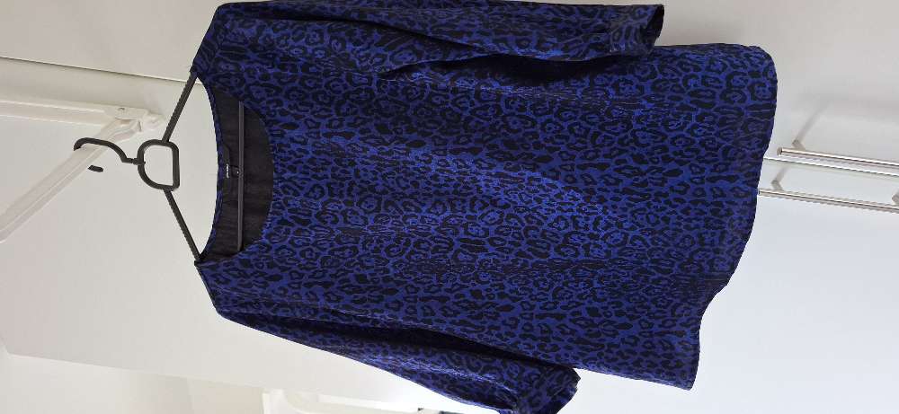 Vero moda st. M blá tiger blússa
