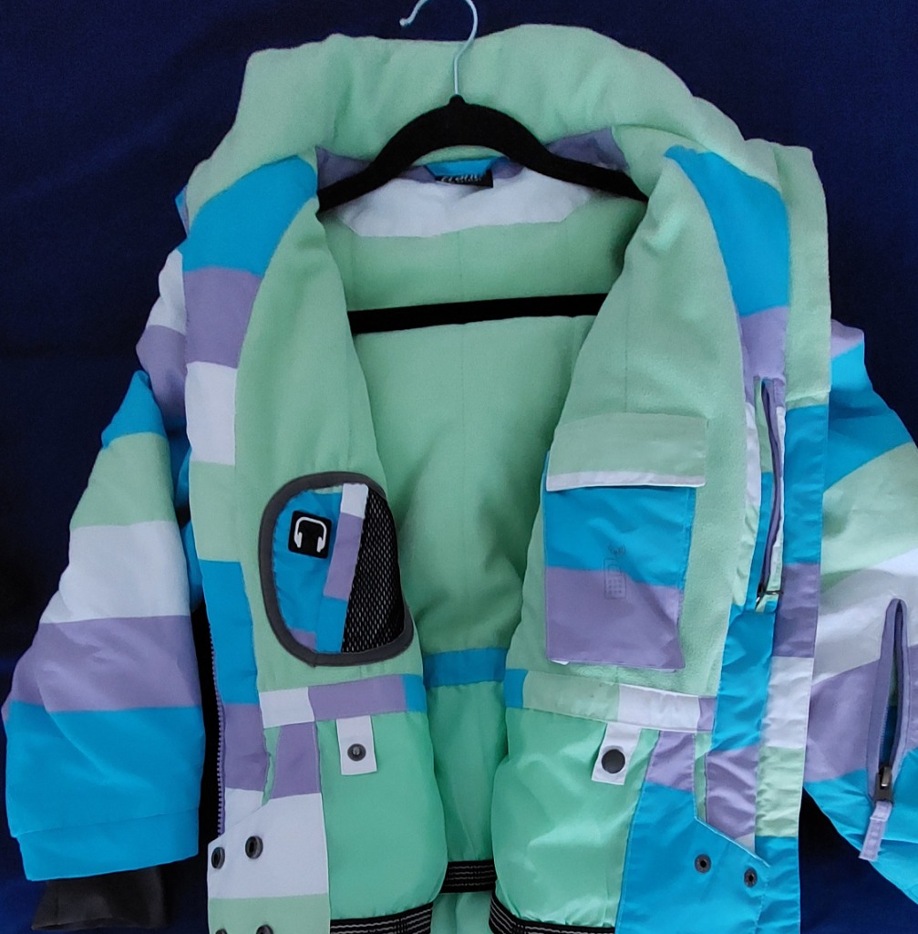 Lämmin kirjava hiihtotakki hupulla