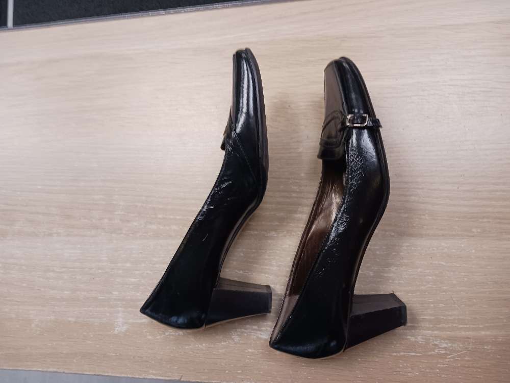 Tarsala mustat korot 39