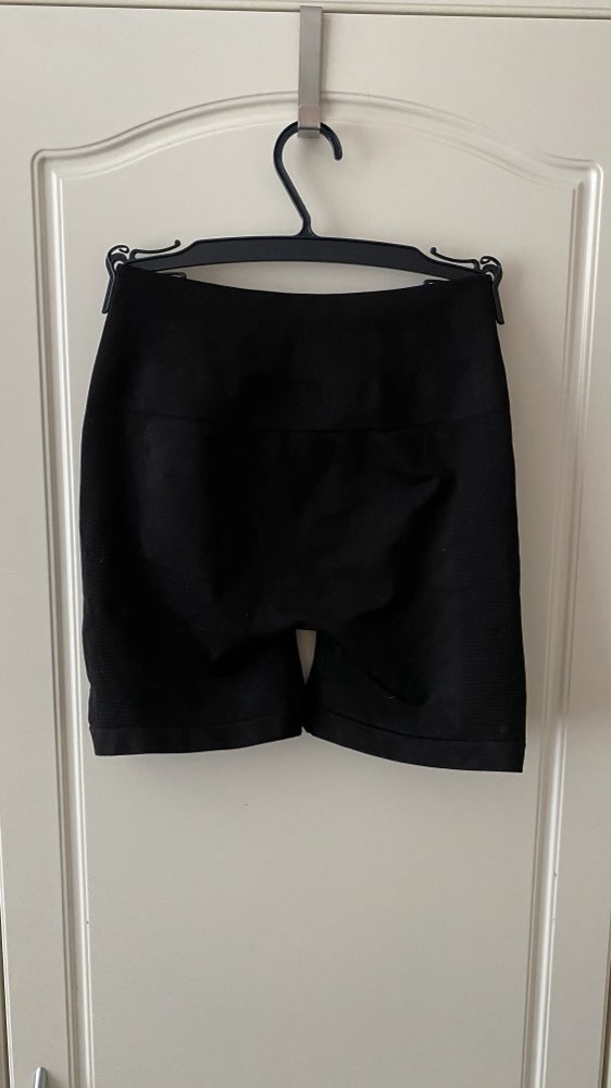 Alphalete mustat shortsit, M
