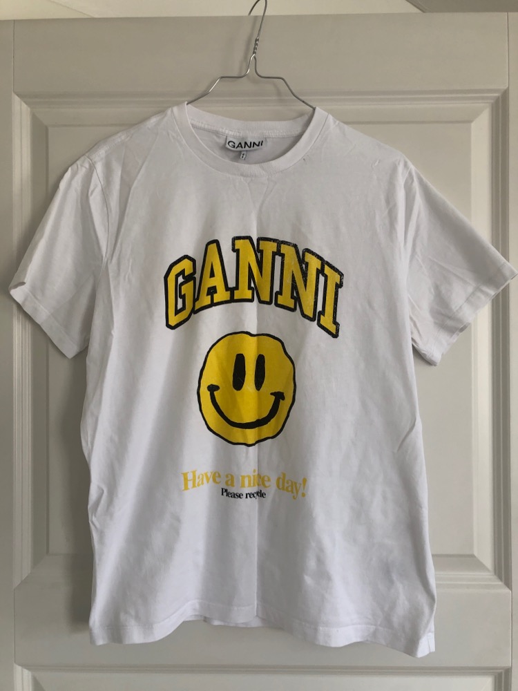 Ganni t-shirt str. Medium