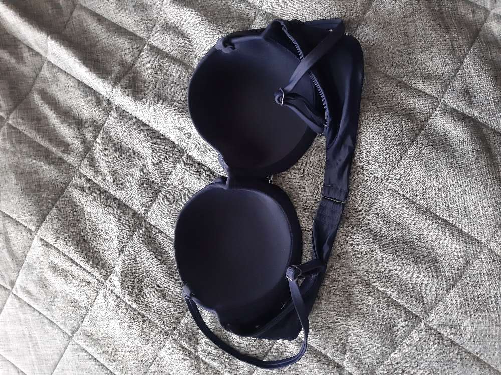 Tummansiniset bikiniliivit, 85B