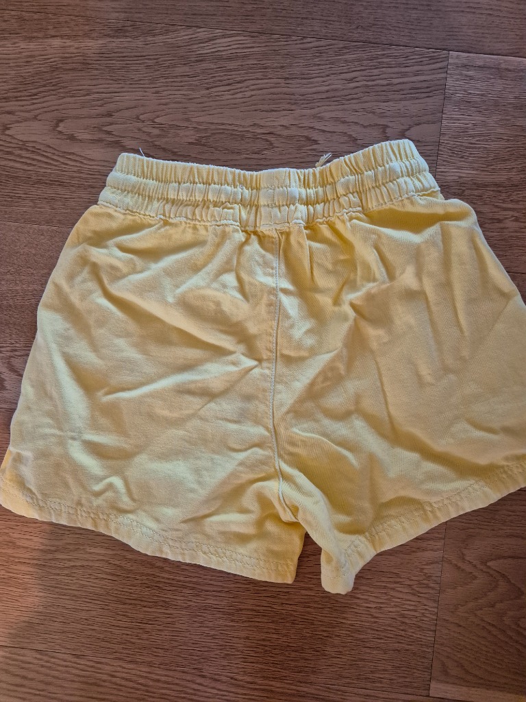 Gul shorts 13/14 år