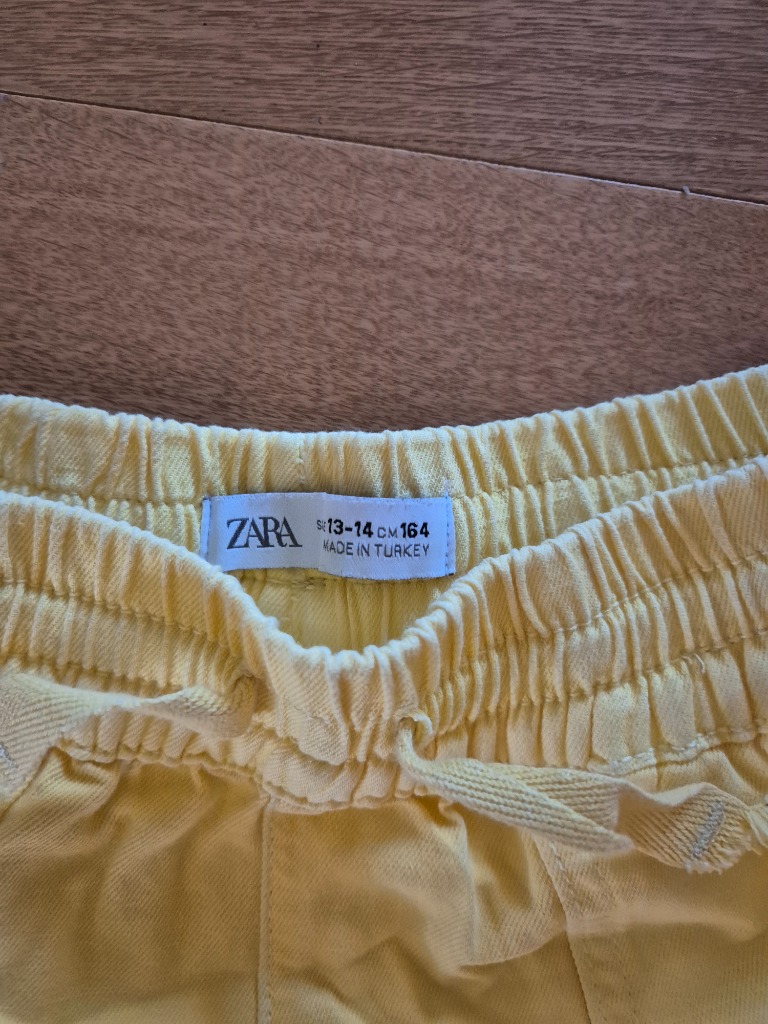 Gul shorts 13/14 år