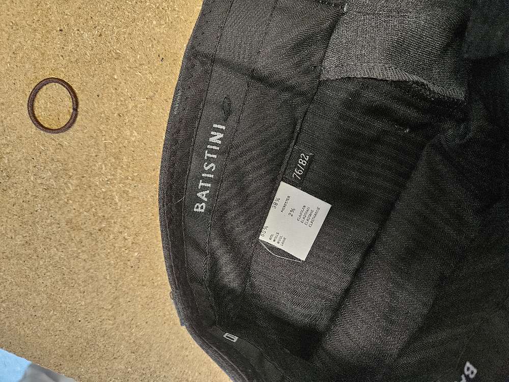 Batistini harmaa puku