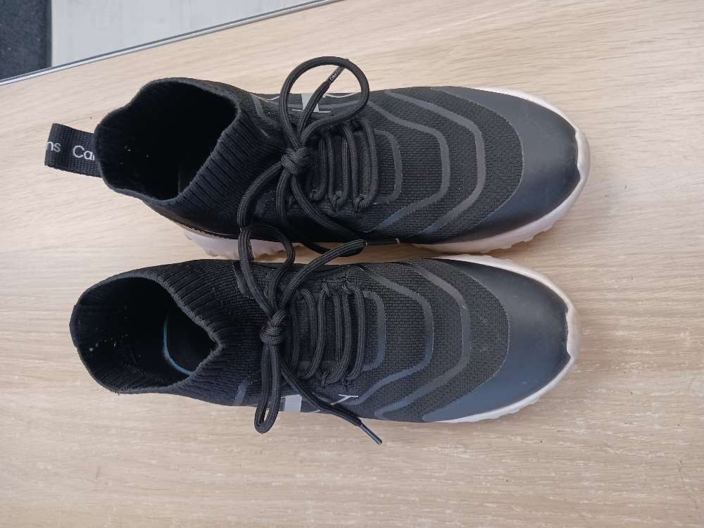 Calvin Klein mustat lenkkarit 37