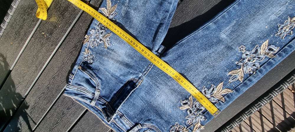 Slim farkut kirjontakuviolla, XS