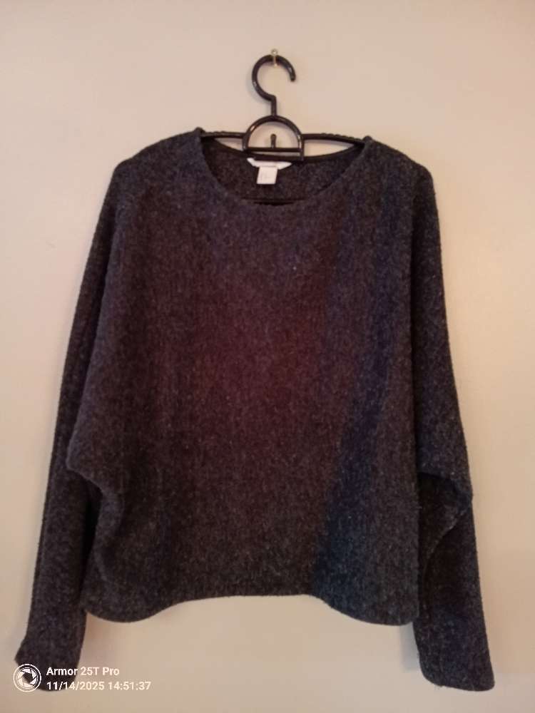 Grá kósýpeysa H&M St M