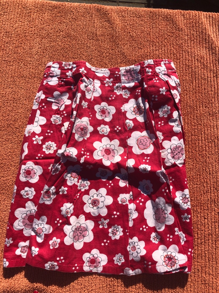 Jackpot - rød blomstret nederdel, 122-128 cm