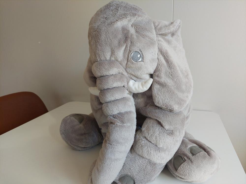 Fíll, stór bangsi úr Ikea.