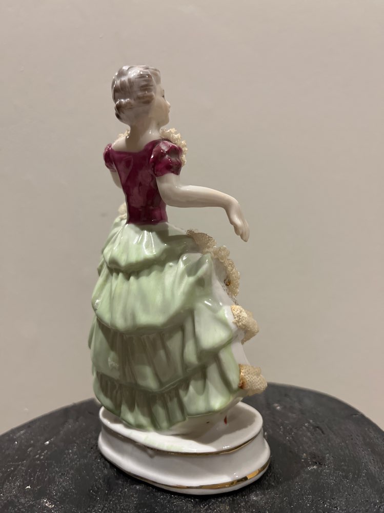 Posliinifiguuri tanssija