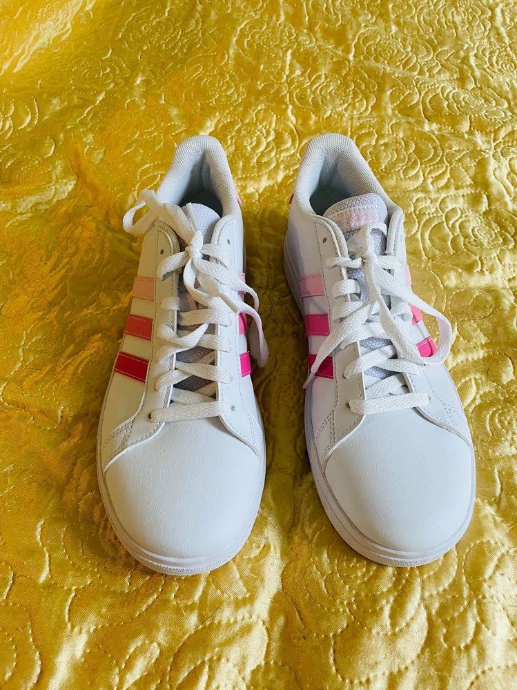 ADIDAS ónotaðir skór 40