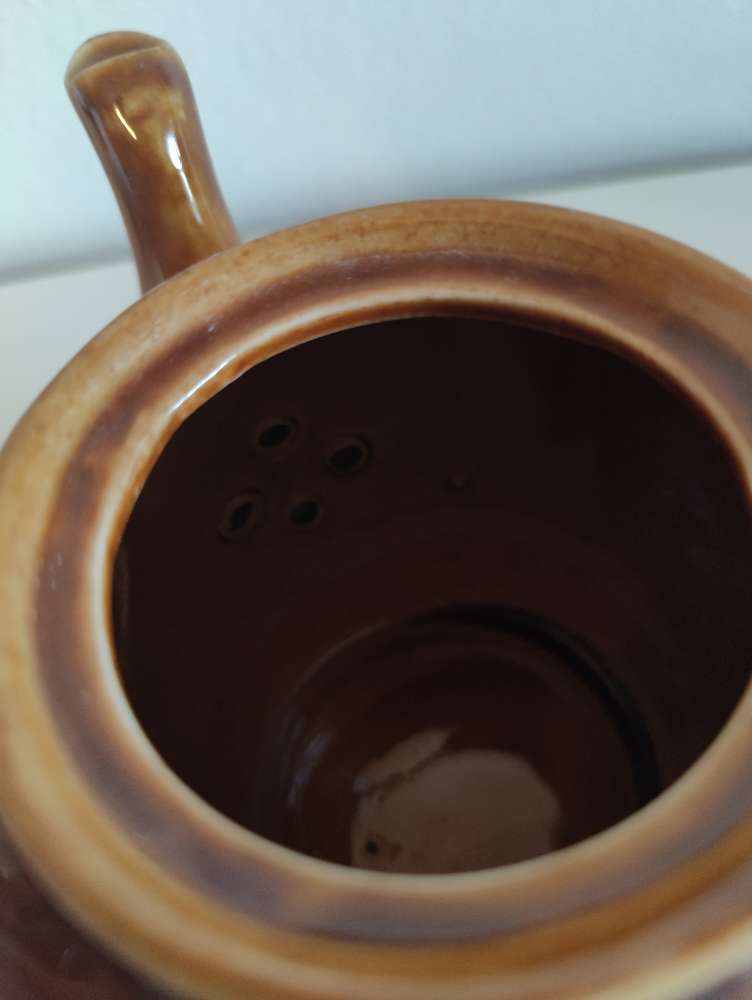 Ruskea pieni teekannu