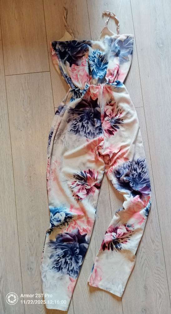 Boohoo blómasamfestingur St 36