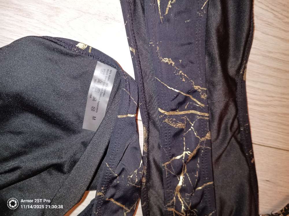 Svart og gull bikiní St M